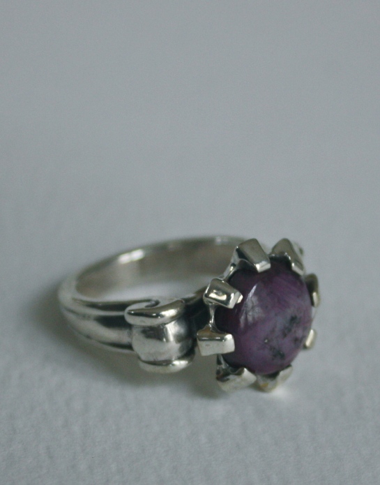 Ring, silver, opaque ruby crystal